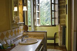En-suite bathroom